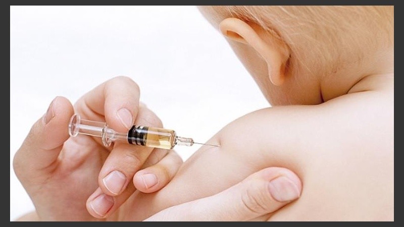 Ni la madre ni su hijo estaban vacunados contra el virus y se habían registrado algunos casos en el colegio del niño.