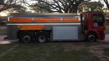 Bomberos de Zavalla recurren a un insólito recurso para juntar fondos.