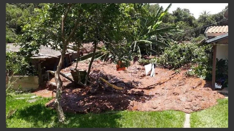 El alud se llevó todo a su paso por el pueblo.