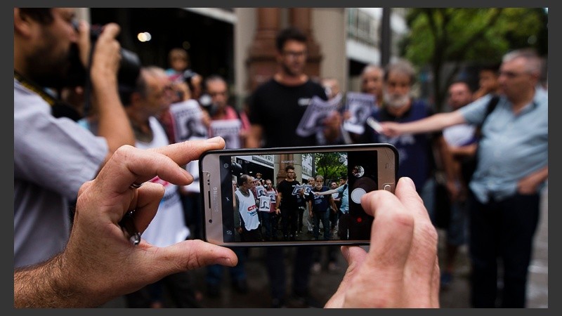 Un breve acto pidiendo justicia por el crimen de Cabezas.