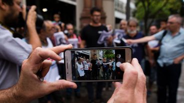 Un breve acto pidiendo justicia por el crimen de Cabezas.