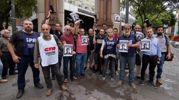 Camarazo en el cruce de peatonales este viernes por la tarde.