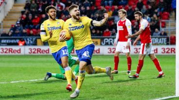 Con esta victoria, Leeds alcanzó los 57 puntos y le sacó tres puntos de ventaja en la cima a su escolta, Norwich.