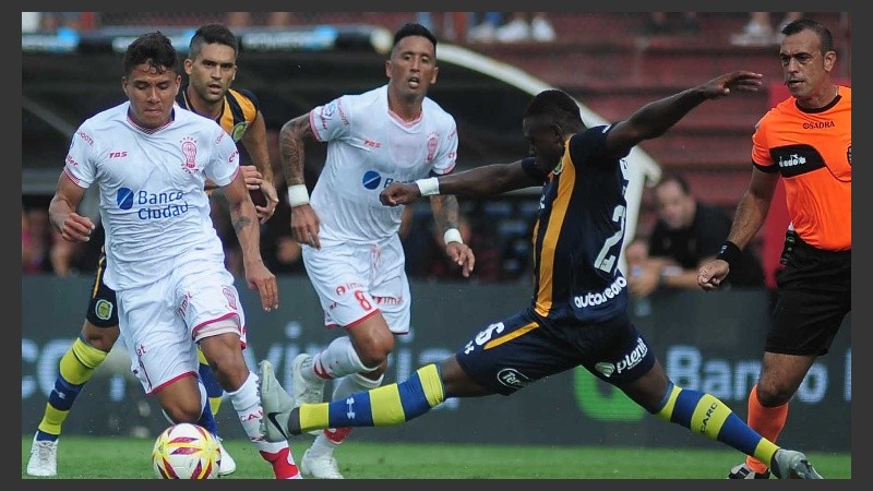 Huracán hizo la diferencia en el primer tiempo y se quedó con los tres puntos.