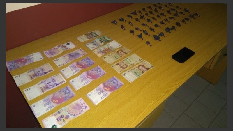 Secuestraron droga, dinero y un celular.