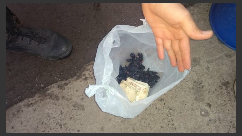 Secuestraron droga, dinero y un celular.