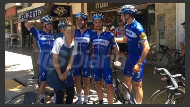 La foto del momento que incomodó a la moza.