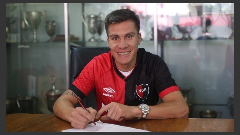 Insaurralde firmó contrato con Newell's. 