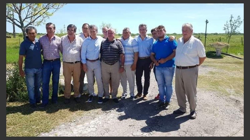 Macri junto a los productores con los que mantuvo un encuentro privado.