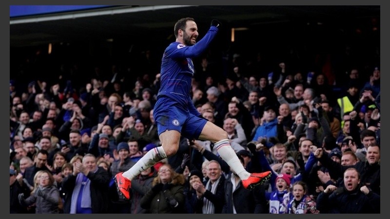 El festejo del Pipita tras uno de sus dos goles en Chelsea. 