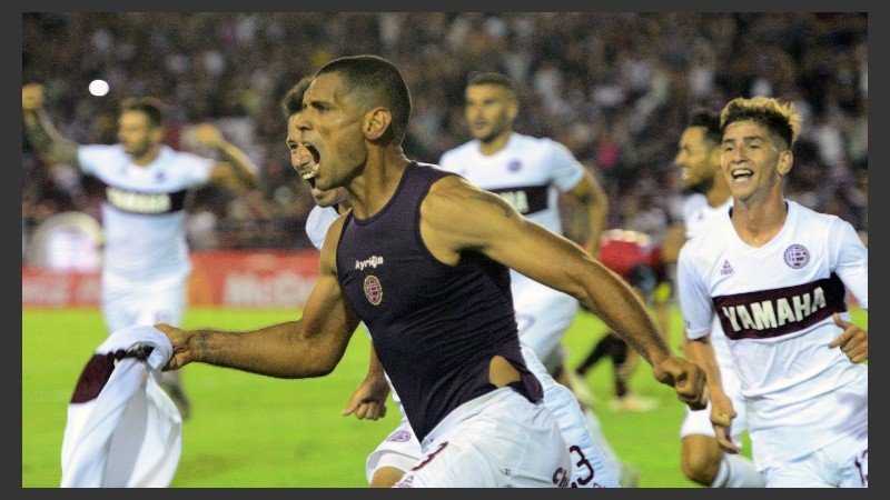 Sand convirtió su primer gol en el tercer regreso a Lanús.