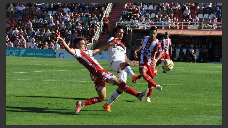 Formica intenta. El Gato estuvo activo con remates de media distancia.