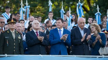 Las autoridades en el palco oficial.