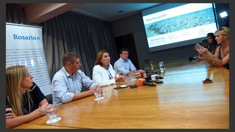 La intendenta presentó las novedades en conferencia de prensa.