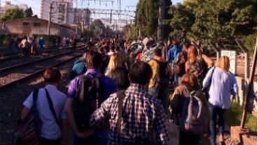 Los pasajeros tuvieron que terminar el camino caminando.
