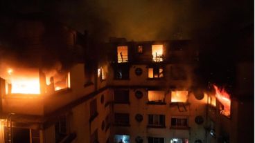 El fuego comenzó en el segundo piso.