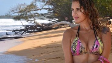 Silvina Luna disfruta del mar y la playa.