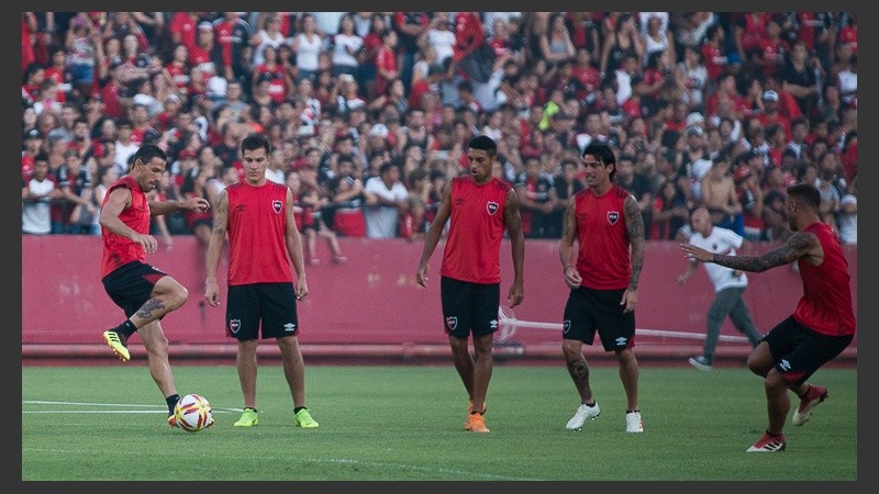 El banderazo en el Coloso, en la previa del clásico.