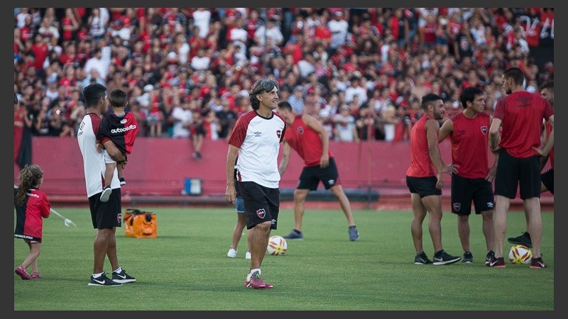 El banderazo en el Coloso, en la previa del clásico.