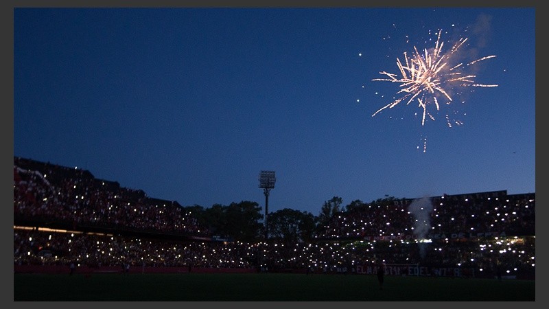 El banderazo en el Coloso, en la previa del clásico.