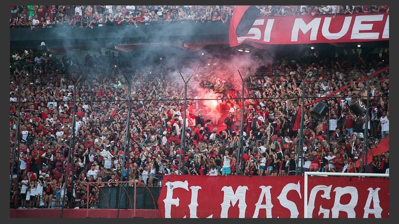 El banderazo en el Coloso, en la previa del clásico.