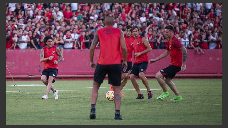 El banderazo en el Coloso, en la previa del clásico.