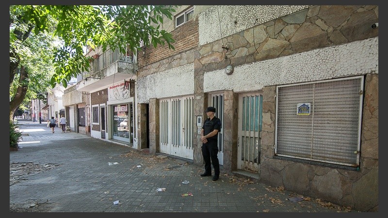La casa baleada está custodiada por la Policía Federal.