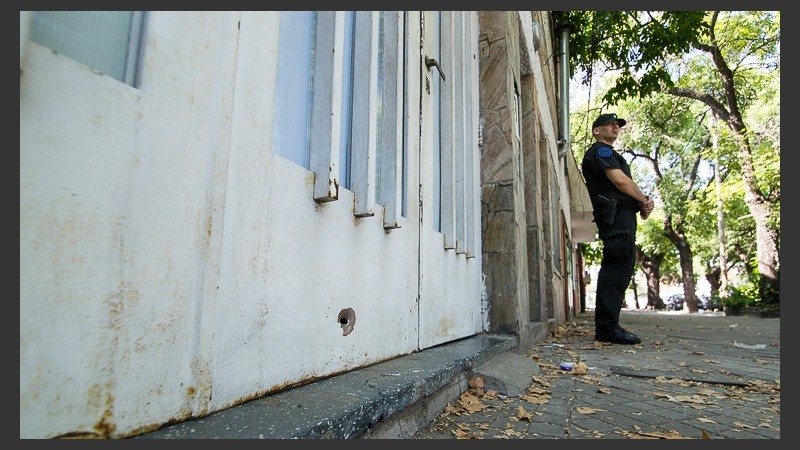 La casa baleada está custodiada por la Federal.