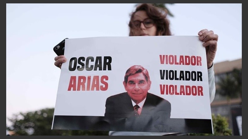 La movilización de este viernes acusó a Arias de violador.