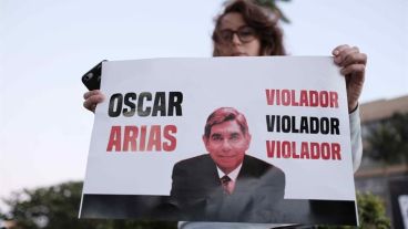 La movilización de este viernes acusó a Arias de violador.