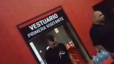 El vestuario de los visitantes, una zona problemática a horas del Clásico.