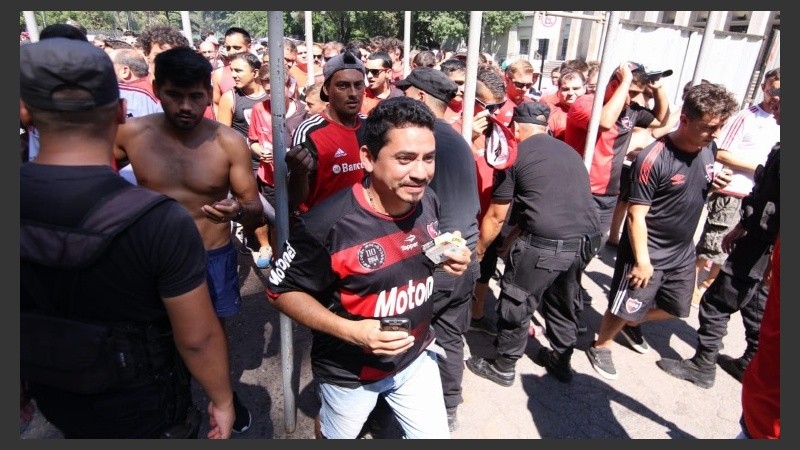 Ya en el estadio y rumbo al campo de juego.