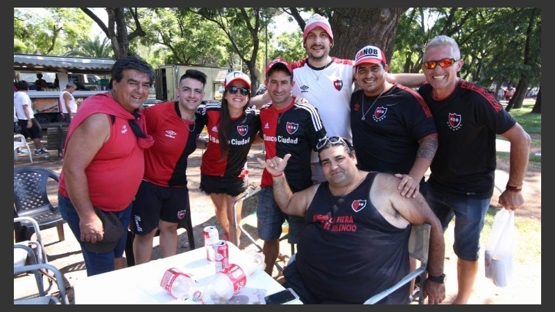 Para la foto y con la camiseta puesta.