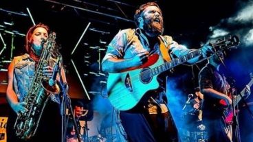 Cuatro pesos de propina cruza en sus canciones ska, reggae y música mestiza junto a la fusión de géneros