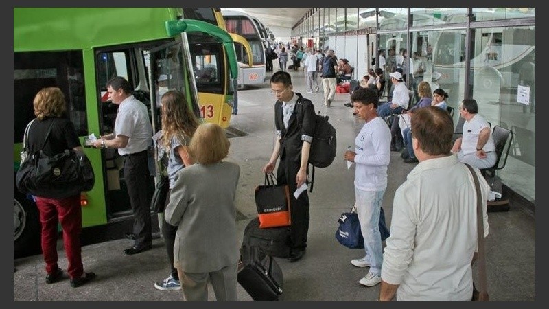 Los pasajeros tuvieron que pagar por equipaje transportado.