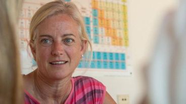 Karen Hallberg premiada como una de las mejores científicas a nivel internacional.