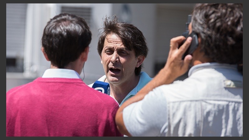 El operativo para frenar la fuga de gas en Rivadavia y Balcarce.