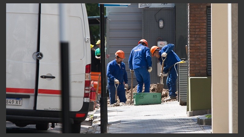 El operativo para frenar la fuga de gas en Rivadavia y Balcarce.