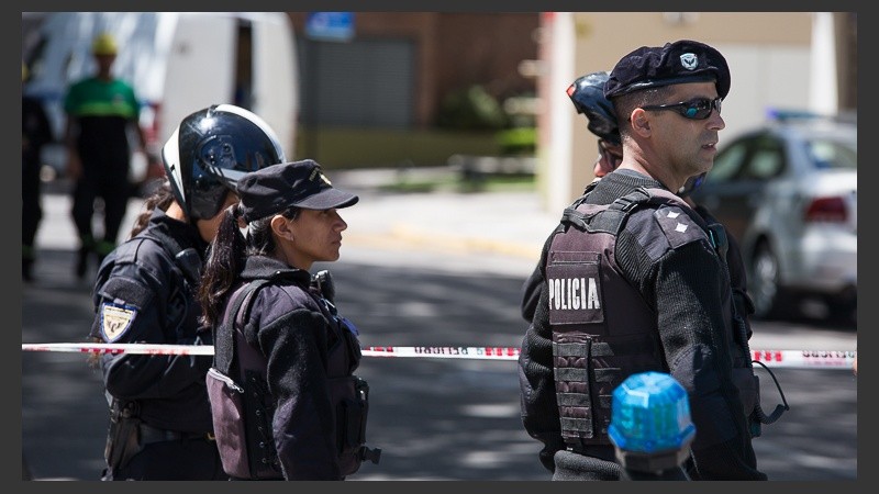 El operativo para frenar la fuga de gas en Rivadavia y Balcarce.