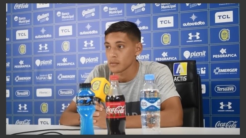 El jugador se prepara para salir a la cancha ante River.