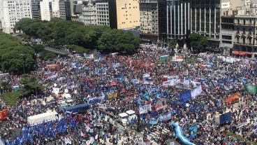 La masiva marcha en la 9 de Julio porteña.
