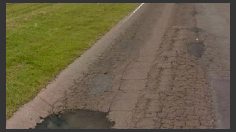 Malas condiciones del asfalto en algunos tramos y falta de desmalezamiento son algunos de los servicios no prestados por la concesionaria.