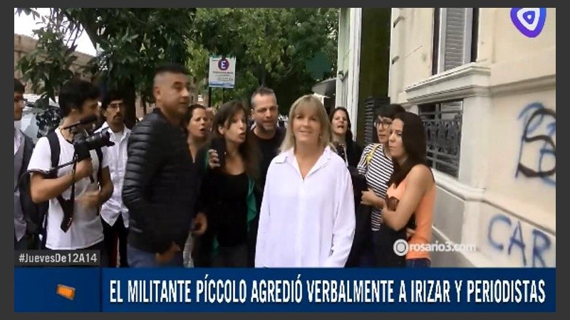 El momento en que Piccolo y demás vecinos le gritan a Irízar.