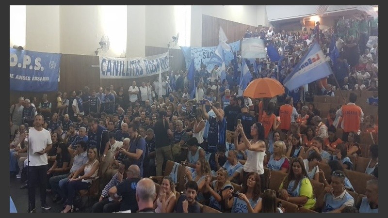 Los sindicatos rosarinos se reunieron este viernes en Luz y Fuerza.