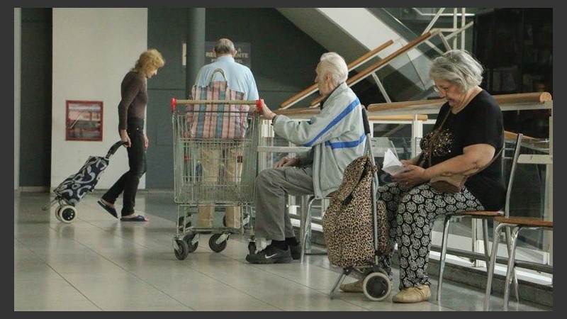 Jubilados con menos poder de compra en el súper.