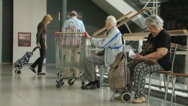 Jubilados con menos poder de compra en el súper.