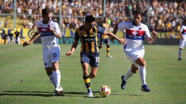 Camacho se filtra en una de las primeras jugadas del encuentro.