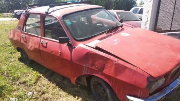 El Renault 12 donde encontraron a la víctima.