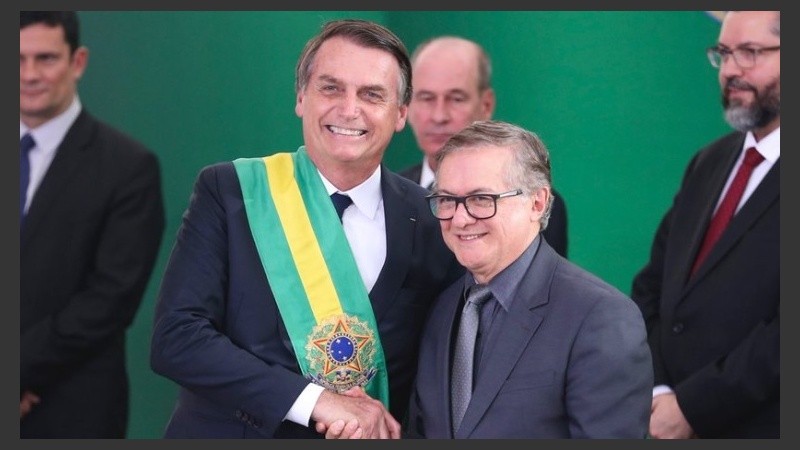 Vélez Rodríguez junto al presidente, en el día de su asunción.