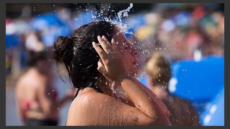 Aire acondicionado, pileta o al menos agua en la cara para refrescarse.